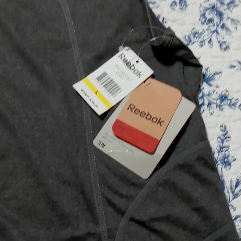 NWT Reebok large  workout top - Picture 3 of 4